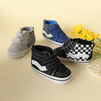 Горещи класически висококачествени бебешки платнени обувки Удобни плоски обувки за малки деца Меки подметки с бебешки обувки