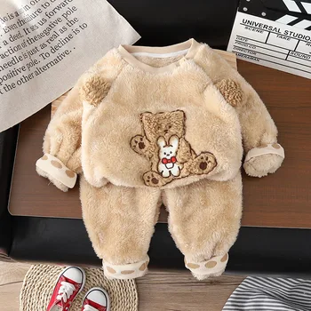 Есен Зима 2023 Малко дете момче 2PCS дрехи комплект карикатура мечка пухкави пуловери руно панталон бебе момче облекло деца момче спален костюм