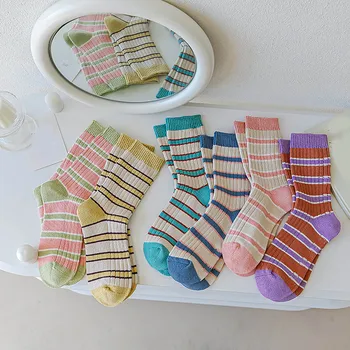 Ретро Harajuku ежедневни чорапи мода всички мач пачуърк ивица средата тръба чорапи 2023 Нови дишащи плетени чорапи за жени